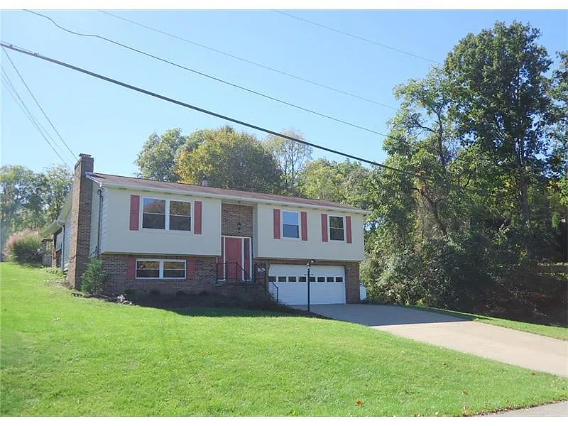 136 Jefferson Dr photo 1