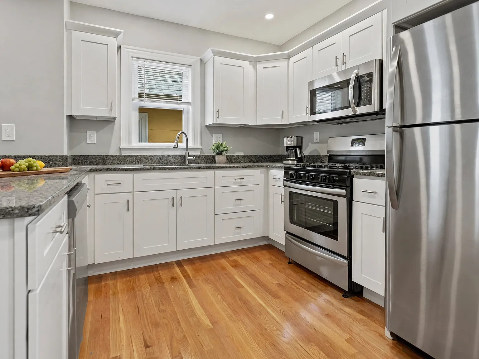 3 bed, 1300 sqft, $3,000 — Photo 1