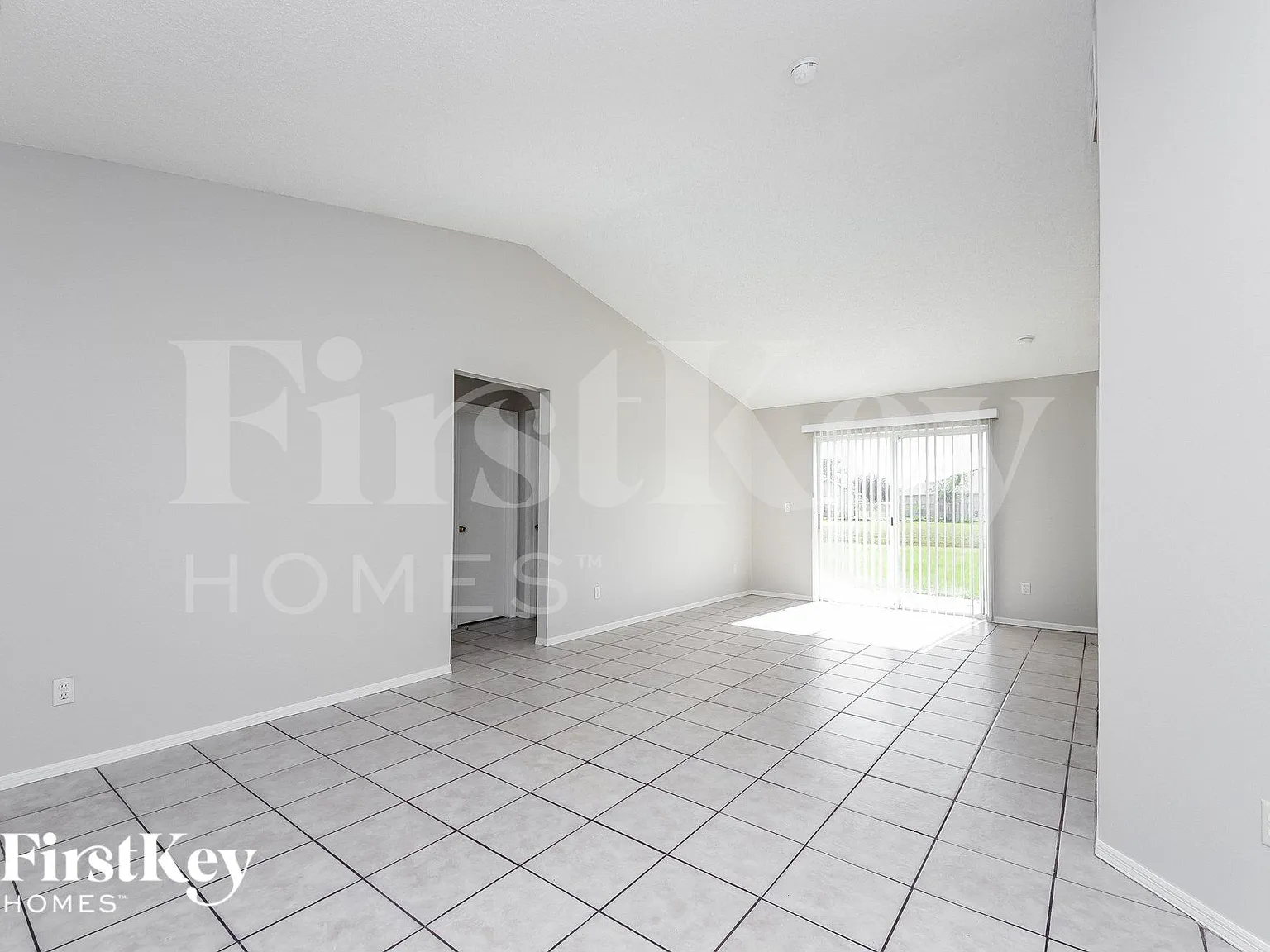 3 bed, 2.0 bath, 1026 sqft, $1,710 — Photo 3