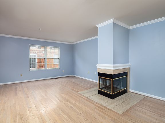 4th image of 3040 S Glebe Rd #1