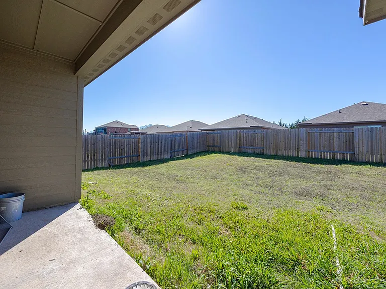 208 Harvey St — Photo 31
