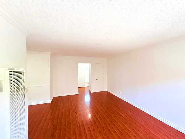 1376 N. Serrano Avenue — Photo 4