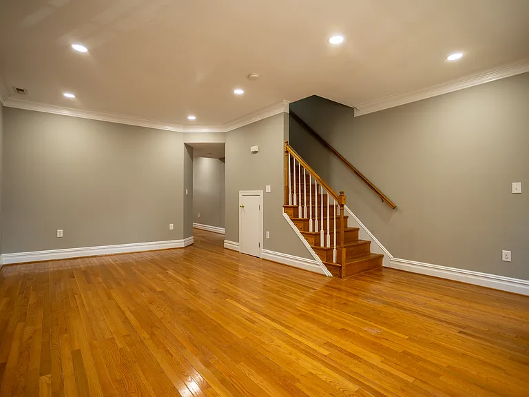 1306 W Clay St — Photo 6