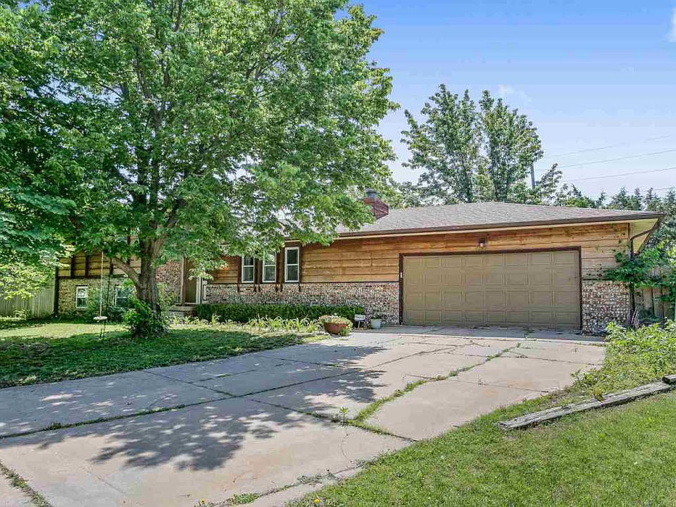 1st image of 1622 N Pin Oak Ct