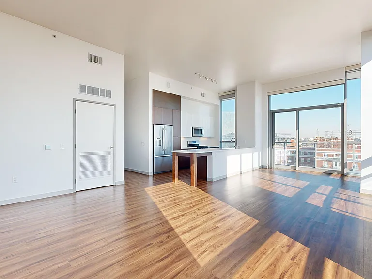 3033 Wilshire — Photo 87