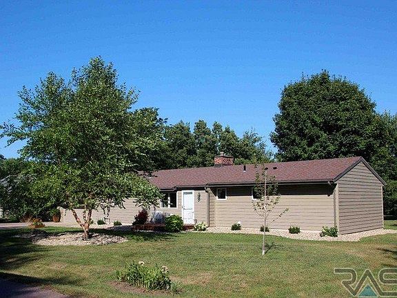 5th image of 704 S Gordon Dr
