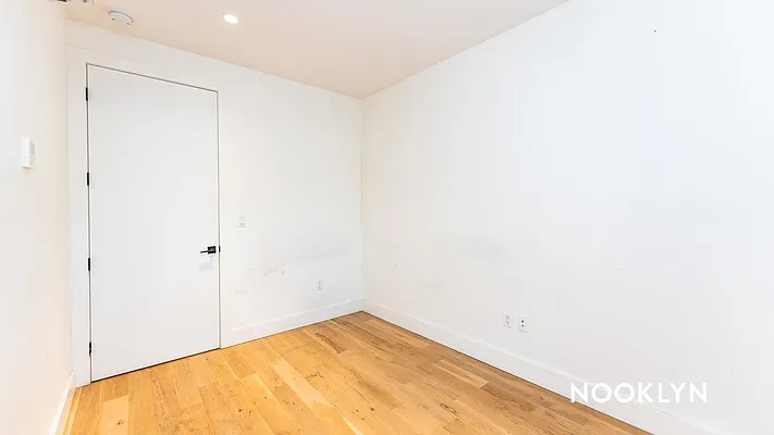 Rented by Nooklyn NYC LLC | media 52
