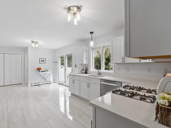 18 Rosegate Rd, Needham, MA 02494