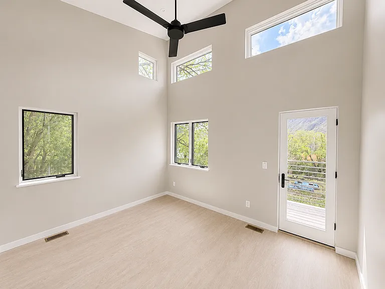180 Mountain Shadows Dr — Photo 4