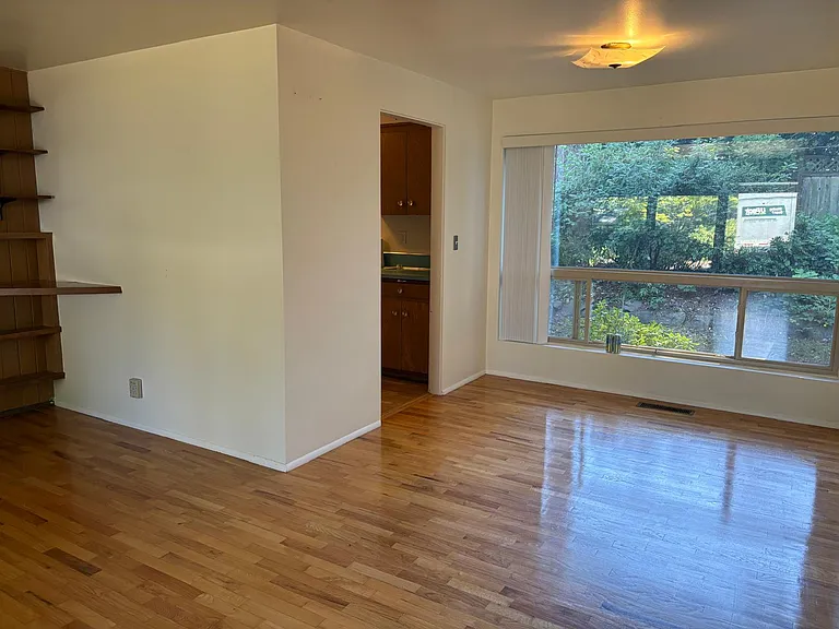 16055 NE 27th St — Photo 13