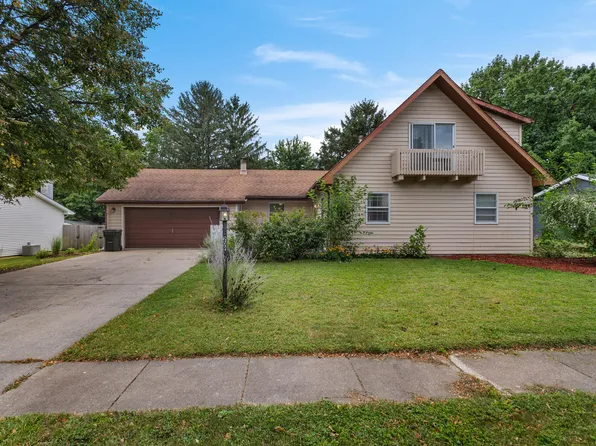209 Clayton Dr, Mahomet, IL 61853