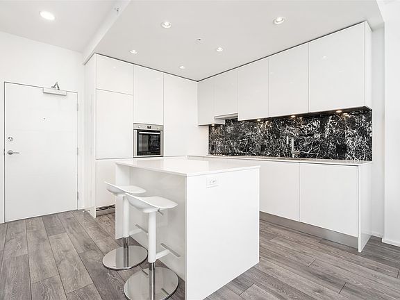 4th image of 4650 Brentwood Blvd #1909