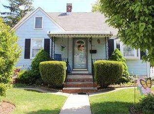 284 Grady Dr, Woodbridge, NJ 07095