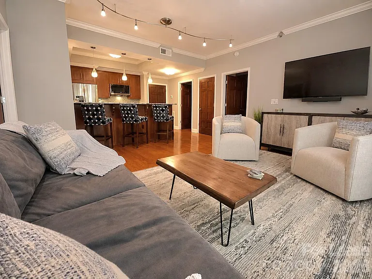 300 W 5th St #105 — Photo 14