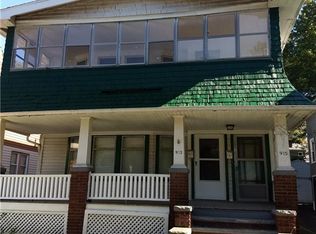 913 Helmsdale Rd, Cleveland Heights, OH 44112