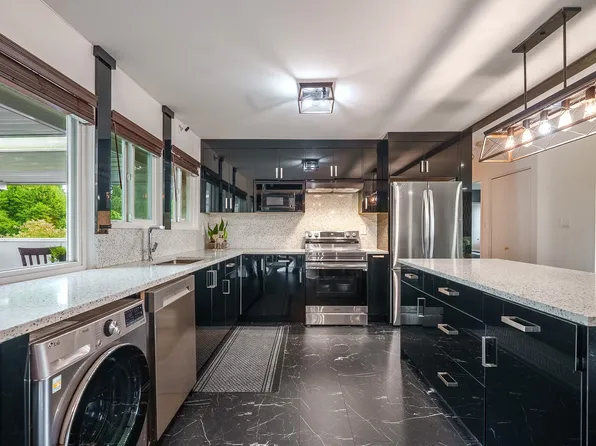 1121 Prairie Ave, Pt Coquitlam, BC V3B 1S7