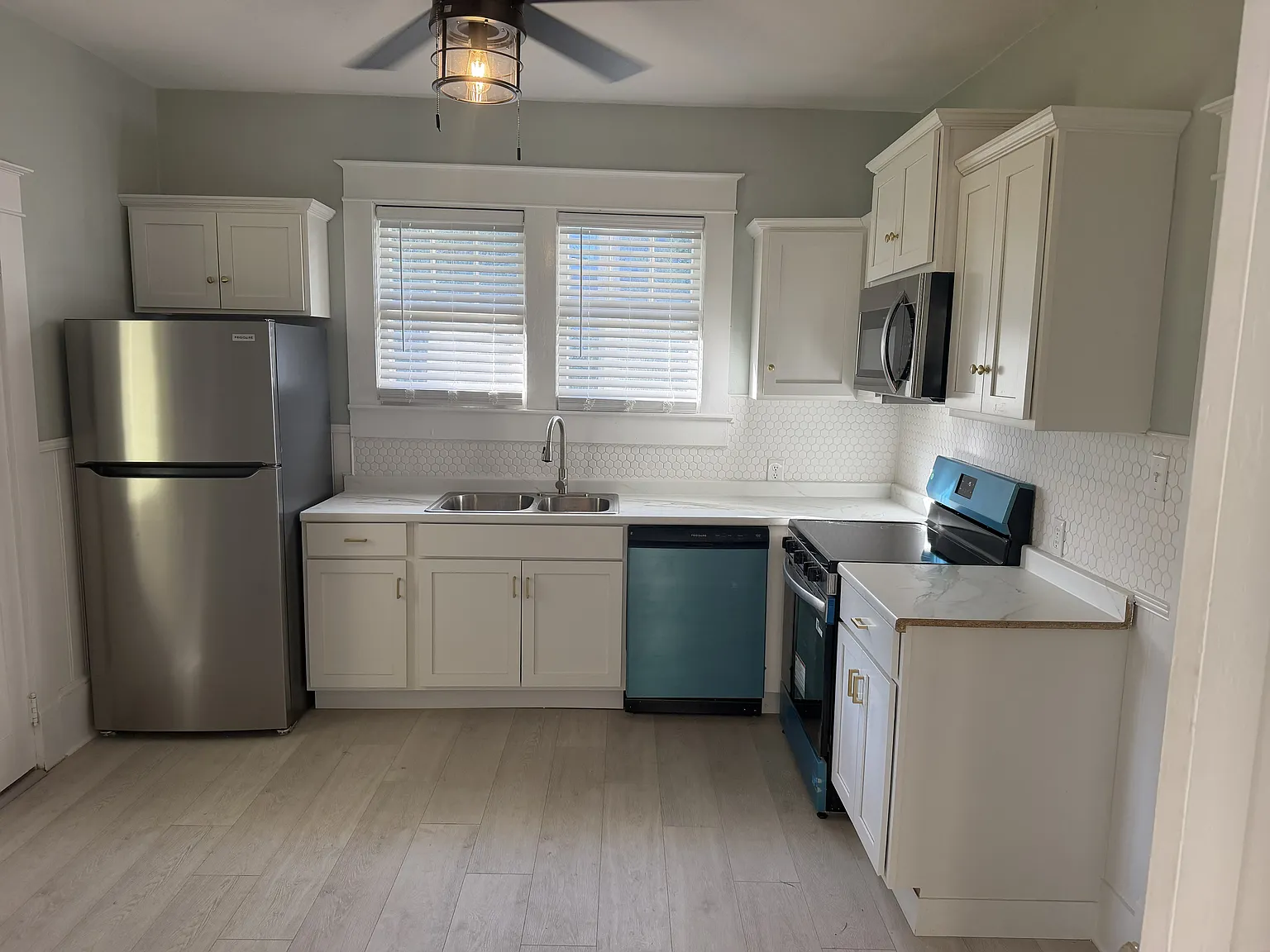 3 bed, 1.5 bath, 1200 sqft, $1,760 — Photo 4