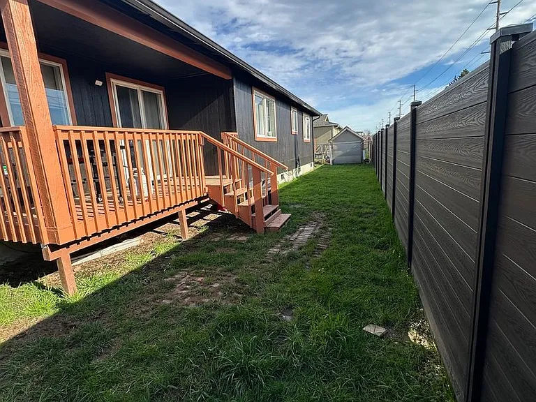 689 SW William Ave — Photo 4