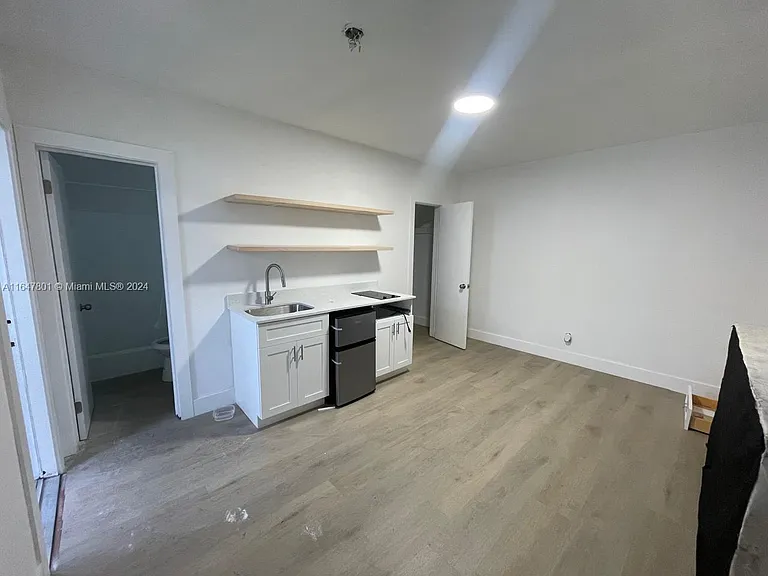 800 N Federal Hwy #5 — Photo 16