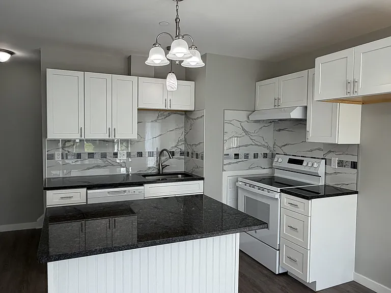 30-32 Osborne St #3 — Photo 8