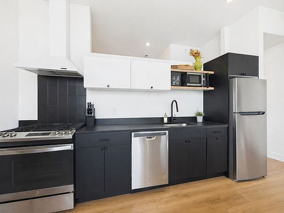 4th image of 2966 Richmond St #402