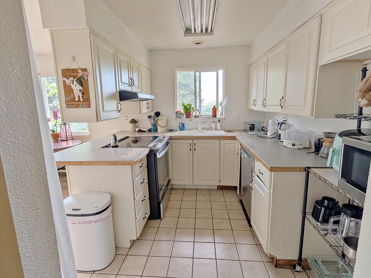 8 bed, 2514 sqft, $5,834 — Photo 2