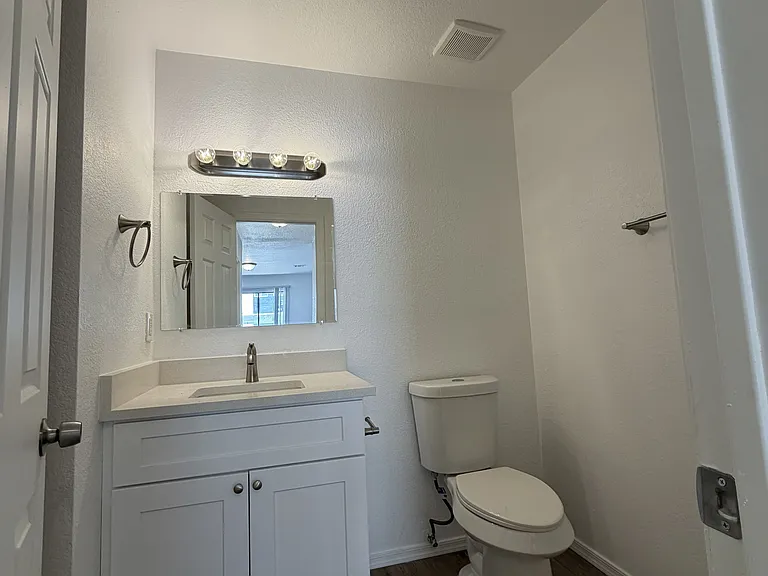 230 W Roger Rd #3 — Photo 2