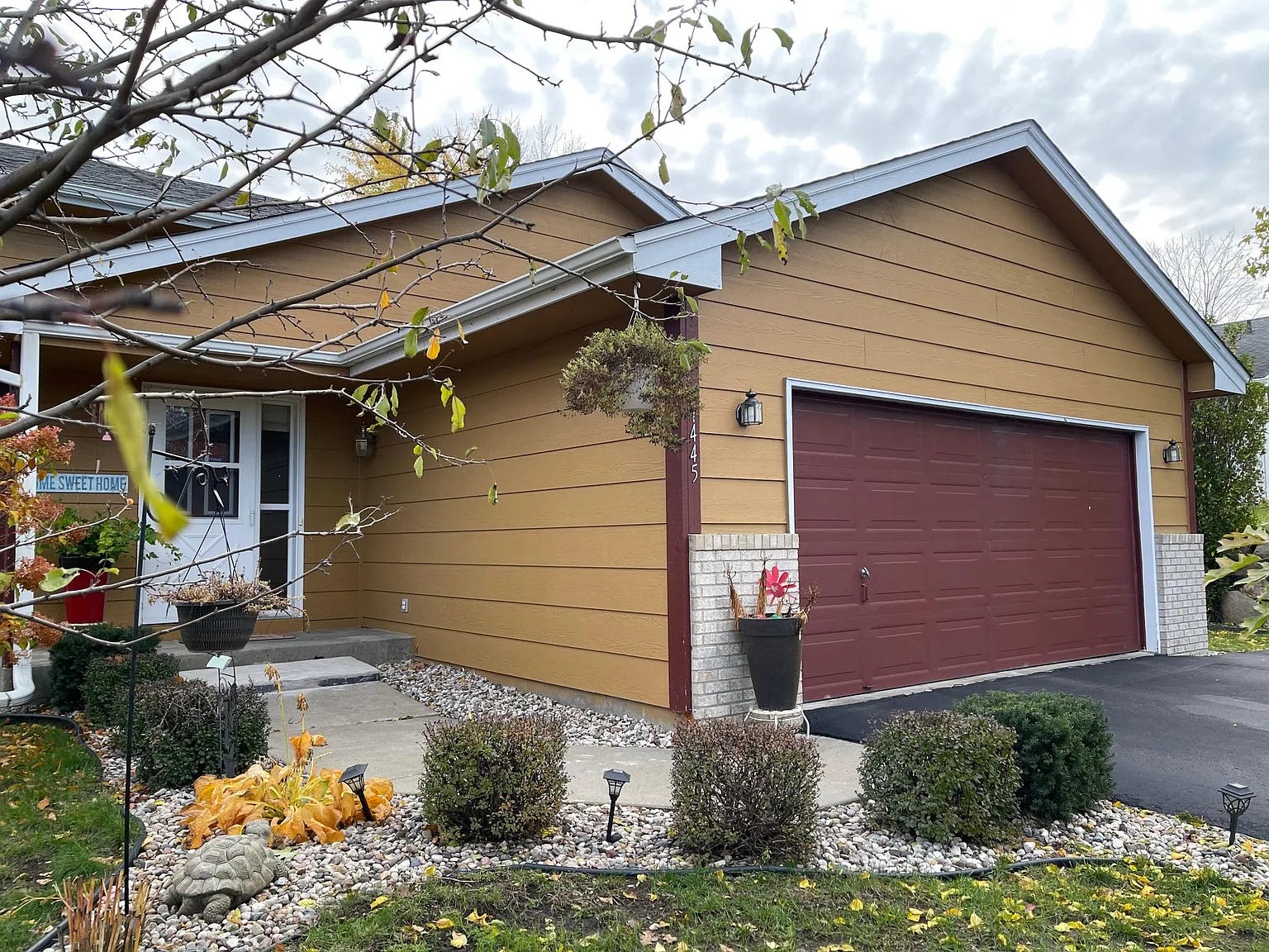 1445 Sage Ln — Photo 3