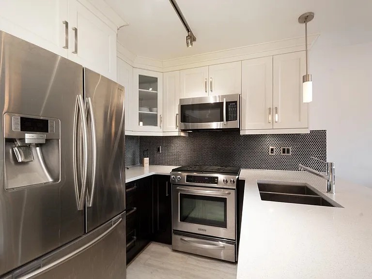 4548 Hastings St — Photo 11