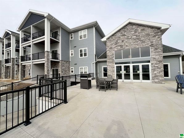 201 Sunrise Park Rd #101, Storm Lake, IA 50588