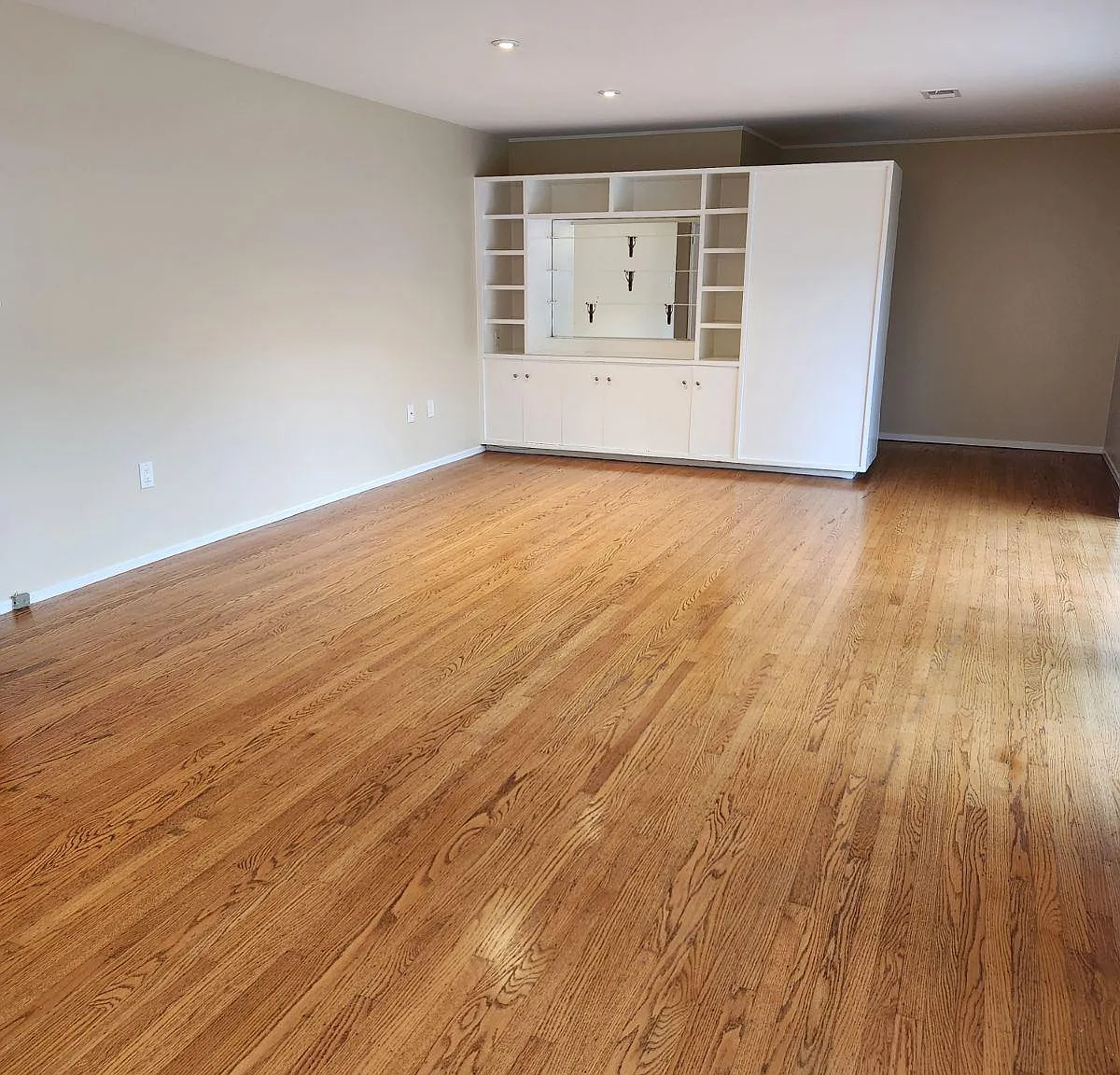 1 bed, 1100 sqft, $3,295 — Photo 1