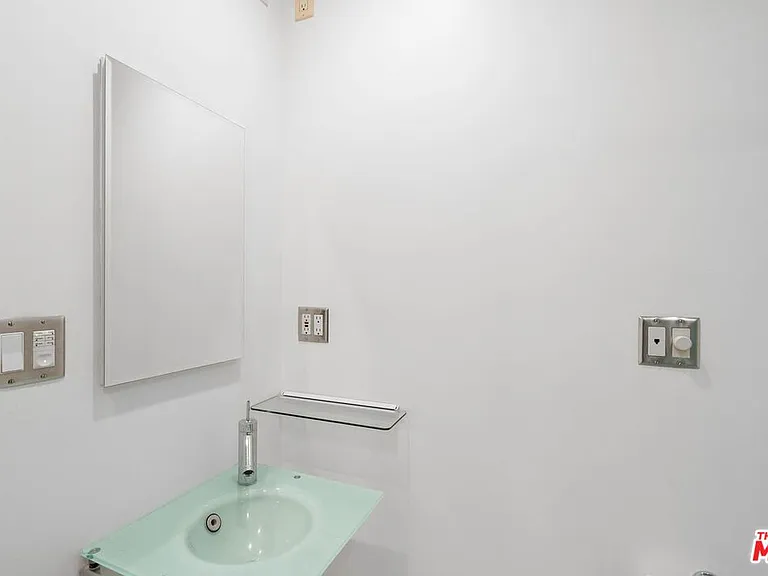 10645 Wilshire Blvd #101 — Photo 32