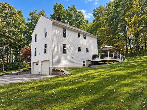 3rd image of 823 Moore Rd