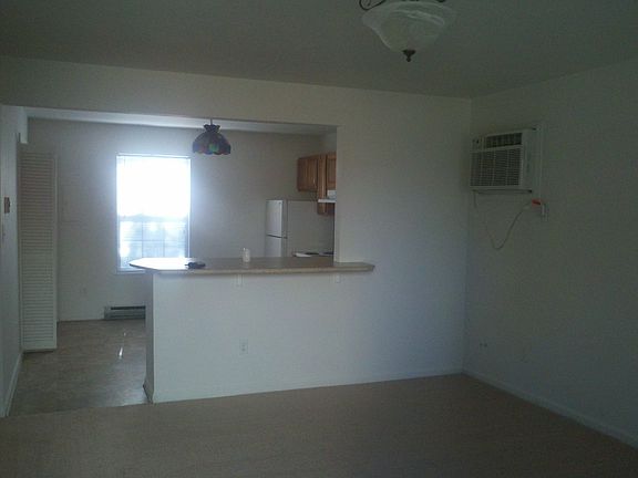 4th image of 215 Mapleshade Ave