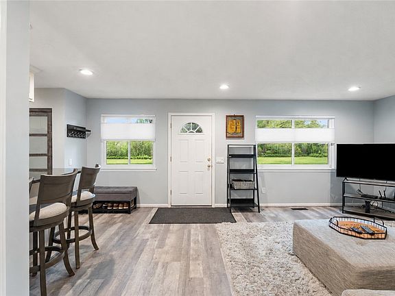 3rd image of 71 Lincoln Mills Rd