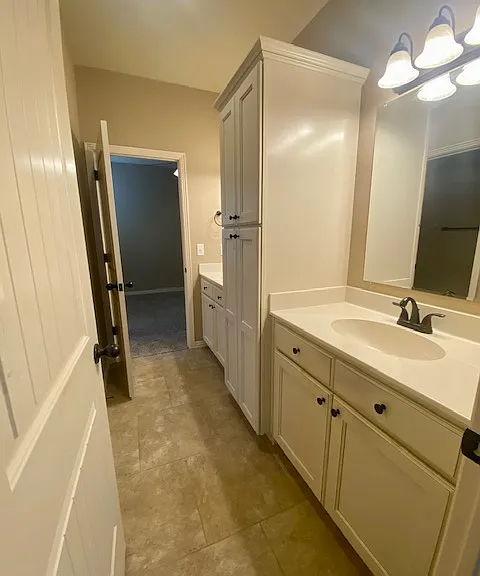 1047 N Leverett Ave — Photo 13