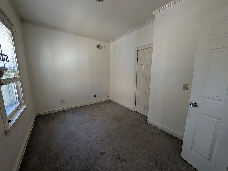 3244-3246 N Oakland Ave — Photo 9