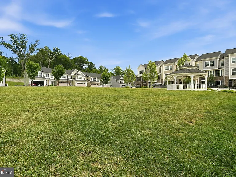 411 W Ponds Edge Dr — Photo 53