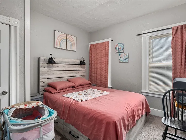 34 Esther St #2 — Photo 2