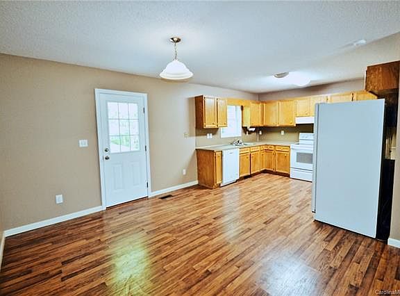 5th image of 3056 38th Avenue Ln NE