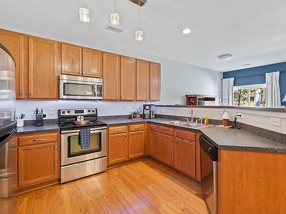 3rd image of 1401 Stone Manor Dr