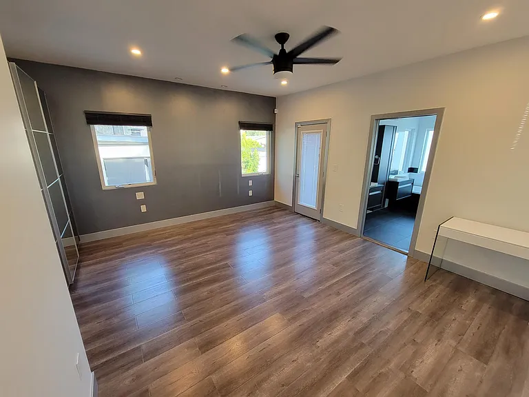 10730 Helendale Ave — Photo 32