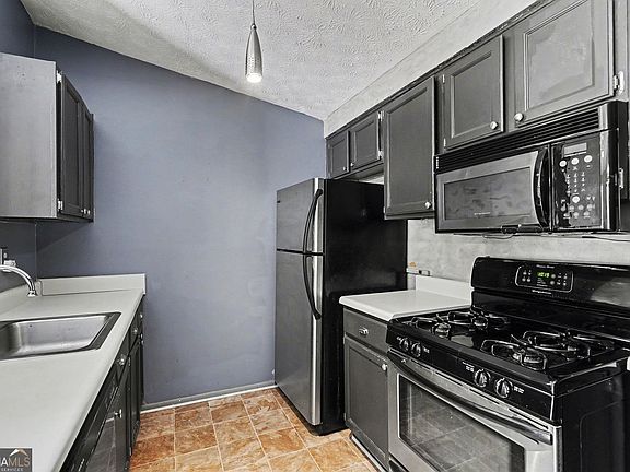 3rd image of 1325 Keys Lake Dr NE
