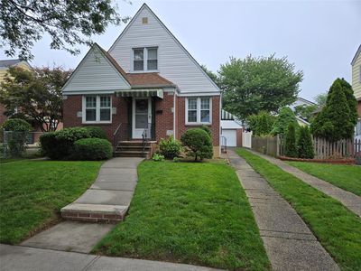 8251 257th Street, Glen Oaks, NY, 11004