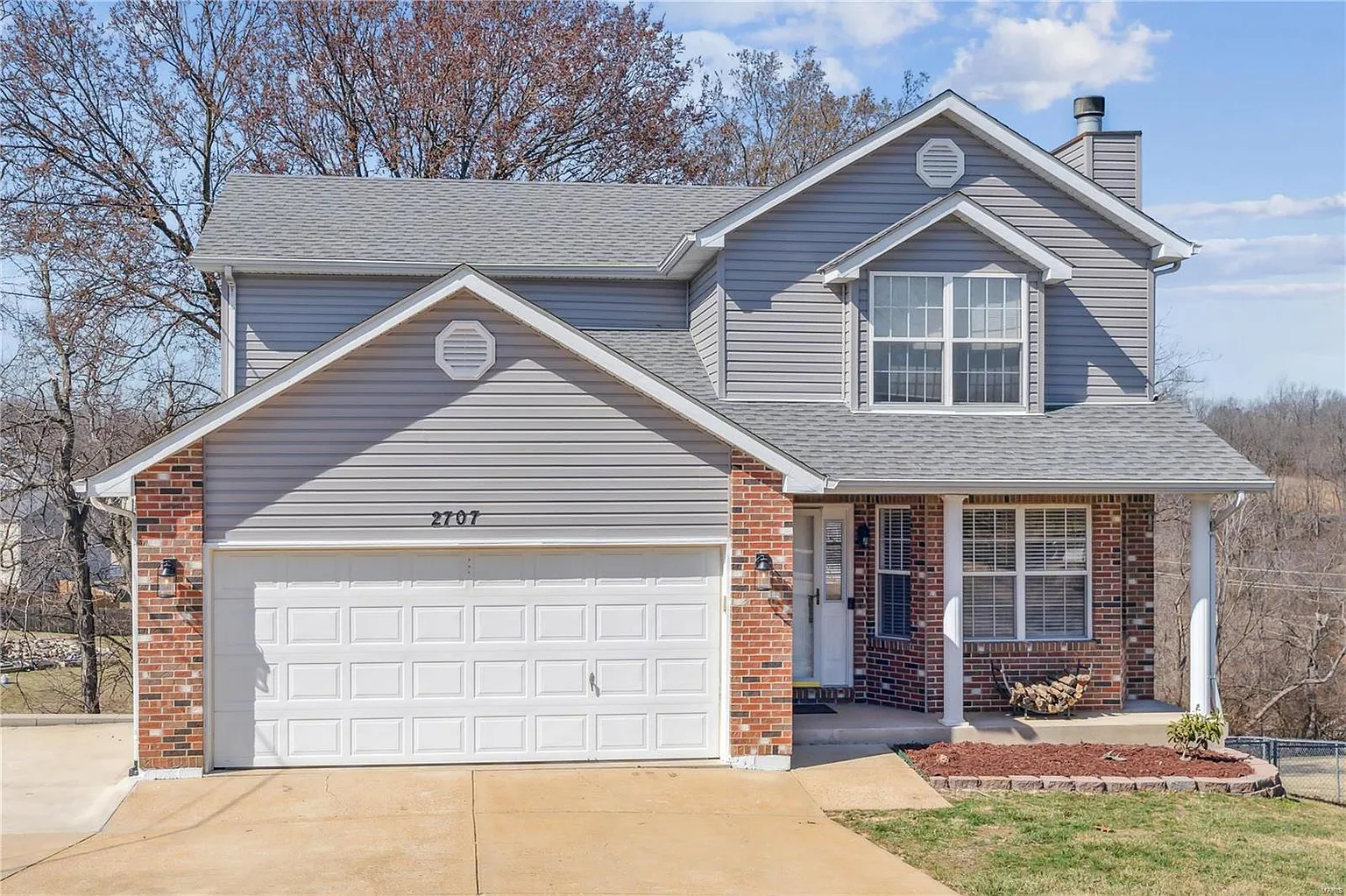 2707 Spring Dr photo 1
