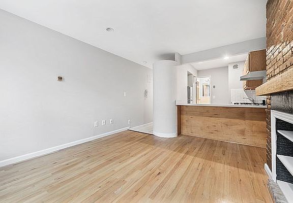 3rd image of 506 E 6th St APT 5