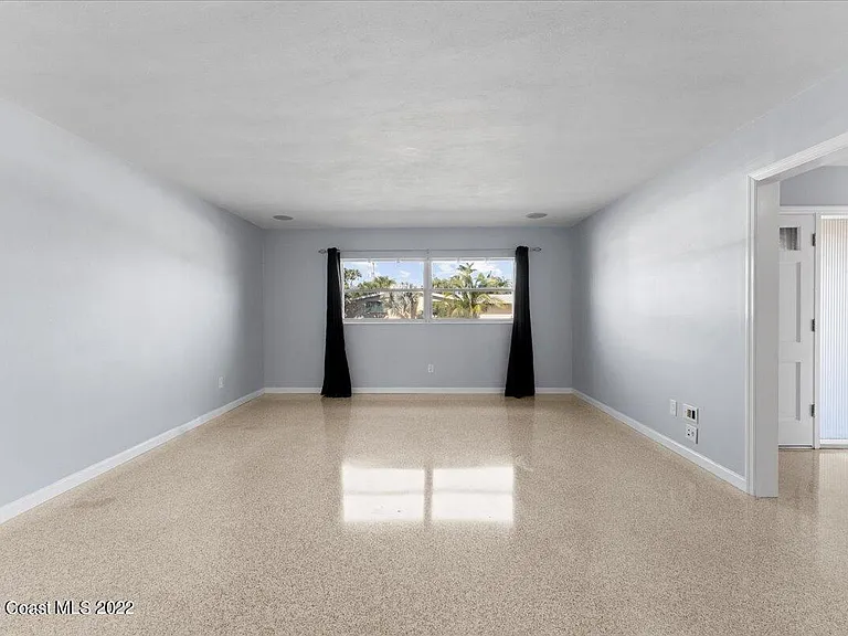 215 Marion St — Photo 3
