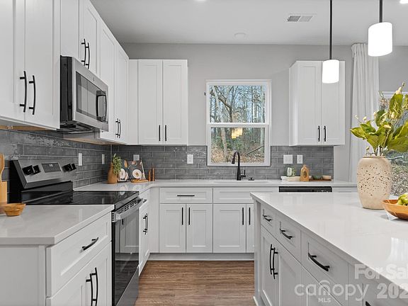 4th image of 8821 Dogwood Dr