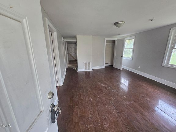 2nd image of 621 Clyde St