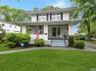 455 Pine Acres Blvd, Brightwaters, NY 11718